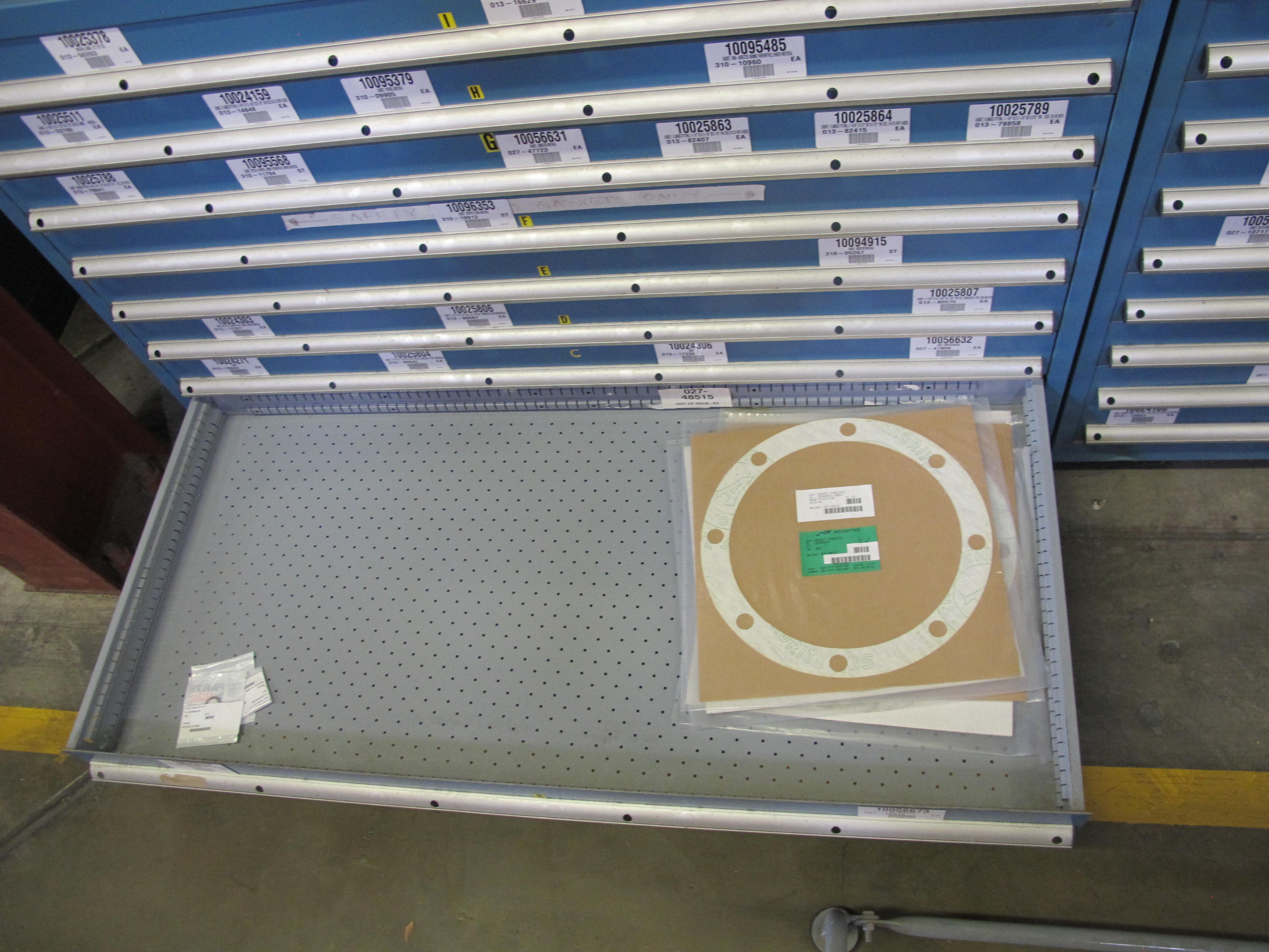 LISTA HEAVY DUTY 9-DRAWER PARTS CABINET W/ CONTENTS (W-50) LOADING & HANDLING FEE $25-